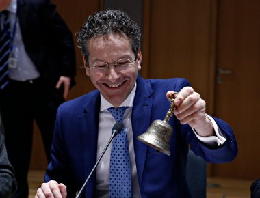 Eurogroup: Ποιες οι παρασκηνιακές διαβουλεύσεις που οδήγησαν στην πολύκροτη συμφωνία;